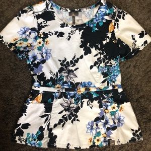 Jaanuu Floral scrub top *final price drop*
